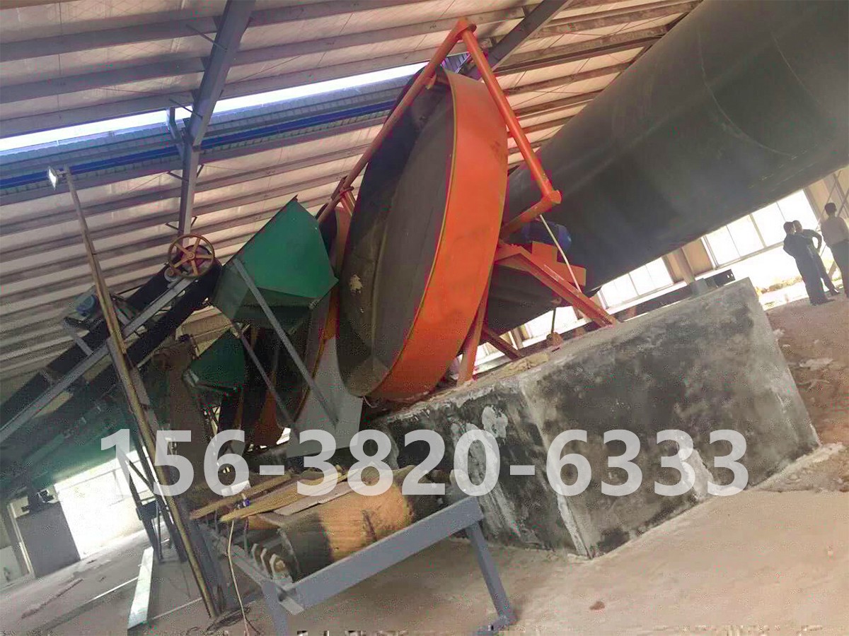 有機(jī)肥圓盤造粒生產(chǎn)現(xiàn)場(chǎng)